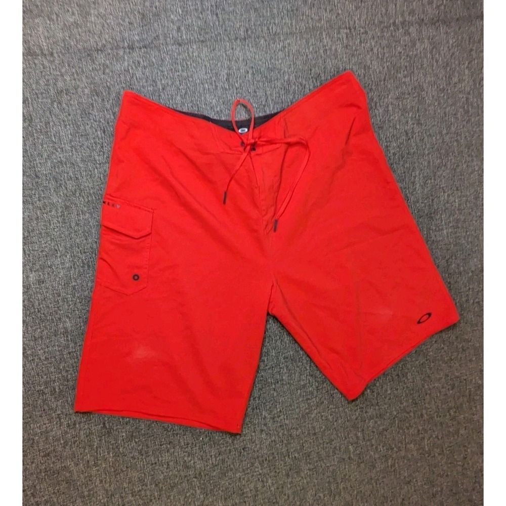 Oakley Board Shorts Mens Size 38 Red Swim Trunks Surf Wear Logo Pocket‎